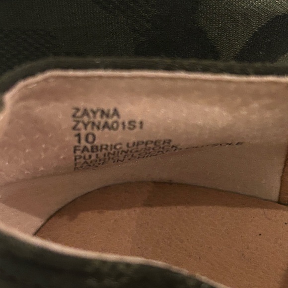 Steve Madden Women’s 10 Zayna Green Camouflage Canvas Slip-On Sneakers Shoes - Picture 6 of 7